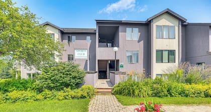 Walk to Bolton Valley Resort: Condo w/ Mtn Views!