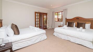 4 bedrooms, iron/ironing board, WiFi