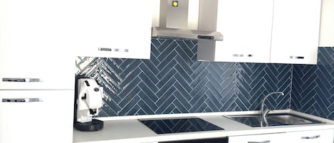 Kühlschrank, Ofen, Herdplatte, Geschirrspüler