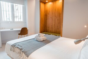 2 habitaciones y tabla de planchar con plancha 