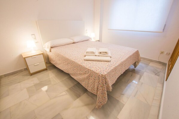 2 sovrum och strykjärn/strykbräda