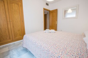 2 chambres, fer et planche Ă repasser
