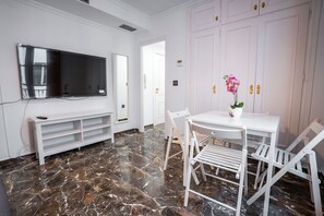 Dining - Quality Homes Granada - QH City Hall 01 (Granada)