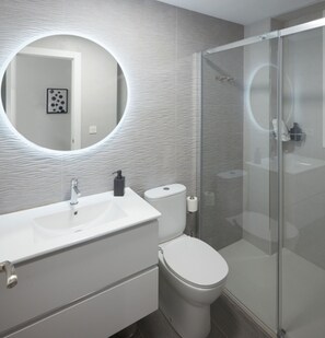 Hair dryer, towels - Quality Homes Granada - QH Reyes Católicos (Granada)