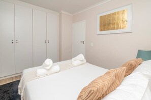2 bedrooms, iron/ironing board, WiFi, bed sheets