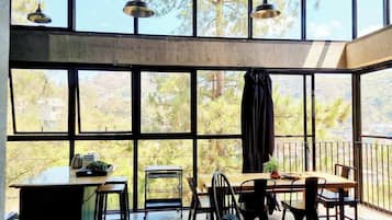 House, 1 Bedroom, Accessible, City View | Dining room
