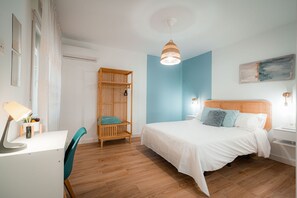 3 chambres, fer et planche à repasser