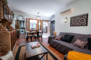 TV - Quality Homes Granada - QH Santa Ana (Granada)