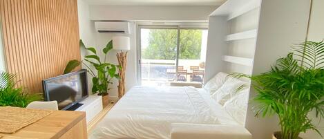 1 bedroom, internet, bed sheets