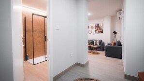 A modern living room with a grey sofa, a coffee table, and a floor lamp. - QH Hornillo de Cartuja (Granada)