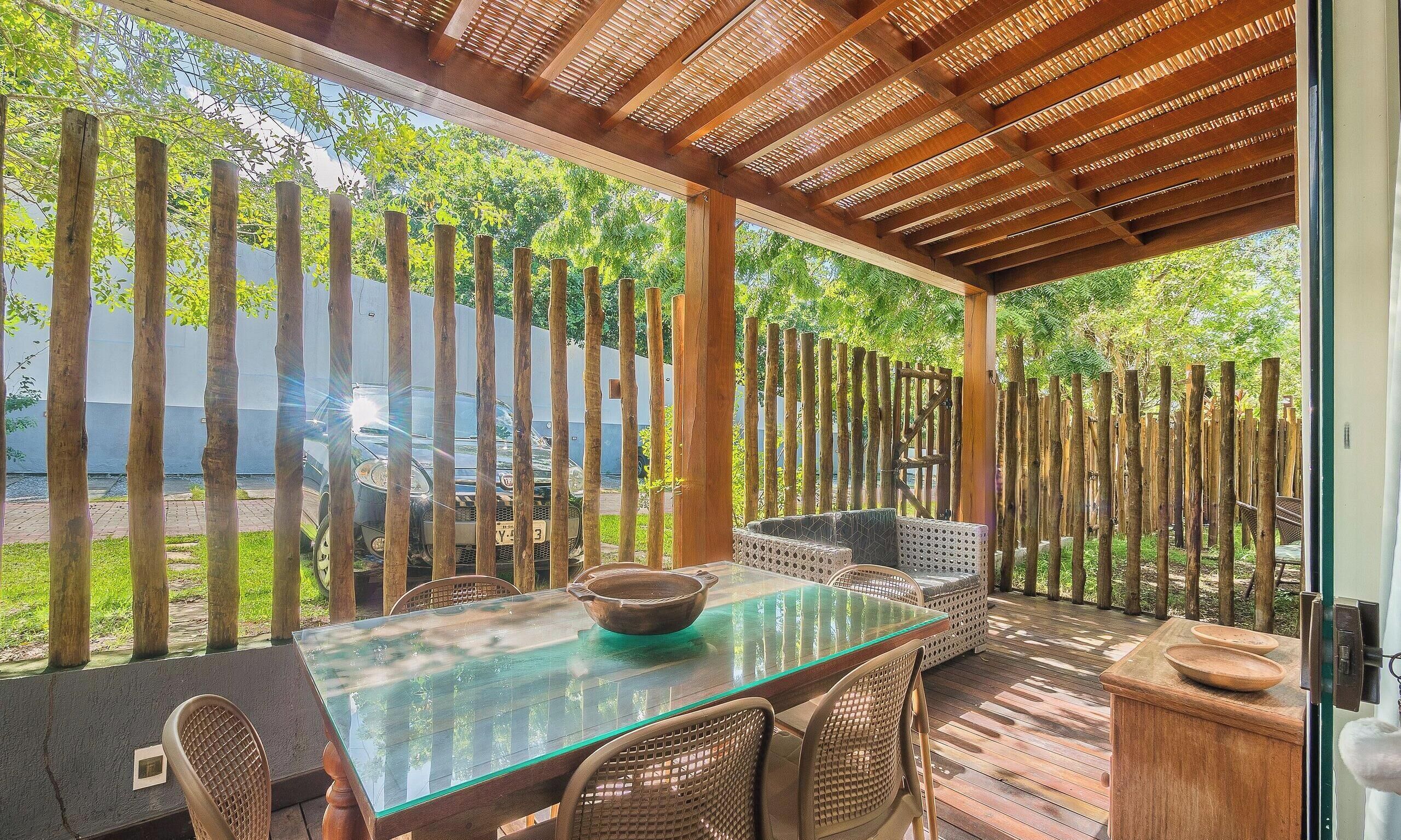 Basic Apartment | Outdoor dining