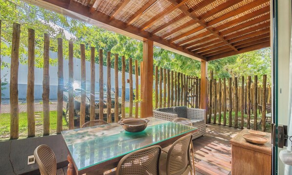 Basic Apartment | Outdoor dining - Condominium on the Coast in Imbassai - SOV (Mata de São João)