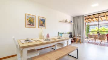 Basic Villa | Dining