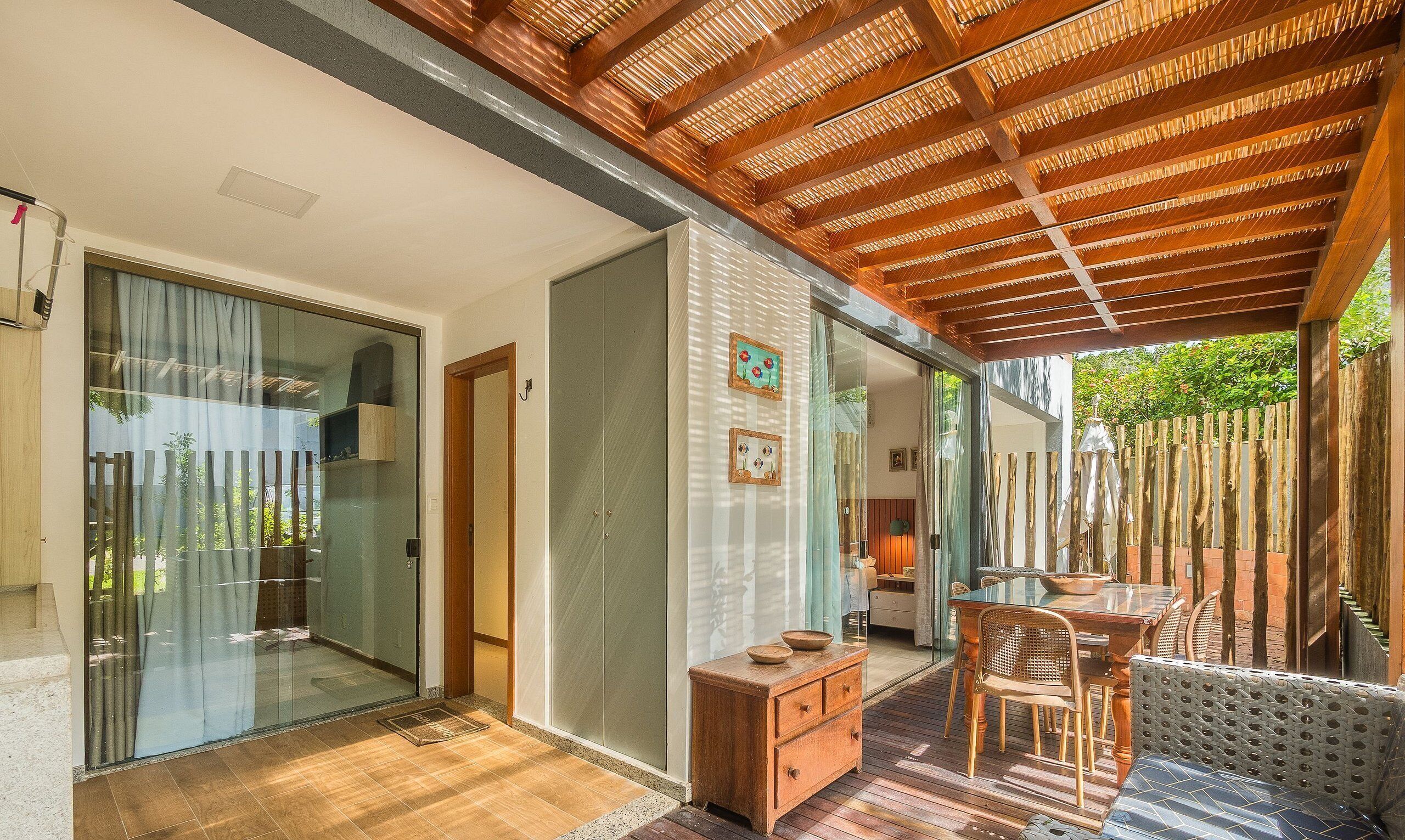 Basic Apartment | Outdoor dining