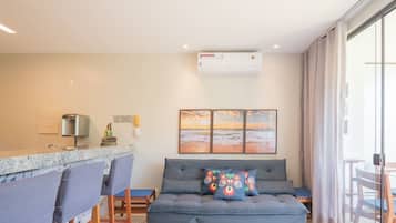 Apartamento básico | Área de estar | Smart TV 32 polegadas com canais digitais