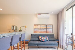 Apartamento básico | Área de estar | Smart TV 32 polegadas com canais digitais