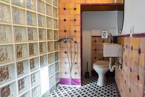 Hair dryer, towels - Quality Homes Granada - QH Correo Viejo 08 (Granada)