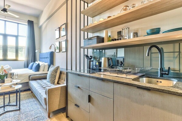 المنشأة من الداخل