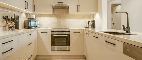 Fridge, microwave, oven, coffee/tea maker