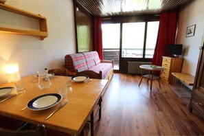 Interior - 220m from resort center, 6th floor, view ski slopes, balcony, parking, tv, 25m², Montgenèvre (Montgenèvre)