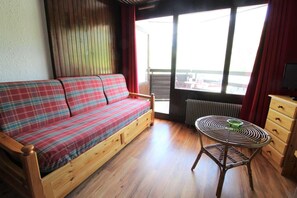 Living area - 220m from resort center, 6th floor, view ski slopes, balcony, parking, tv, 25m², Montgenèvre (Montgenèvre)