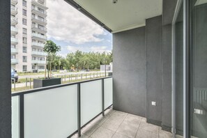 Apartamento conforto, sacada | Terraço/pátio