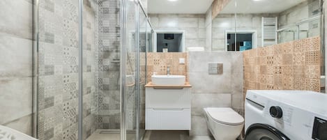 Comfort-Apartment, Balkon | Badezimmer