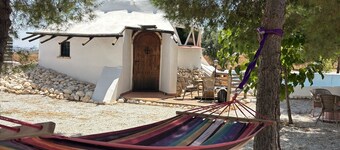 Dome in the mountains, secluded and peaceful. Pets welcome!