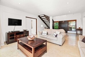 Smart TV, fireplace