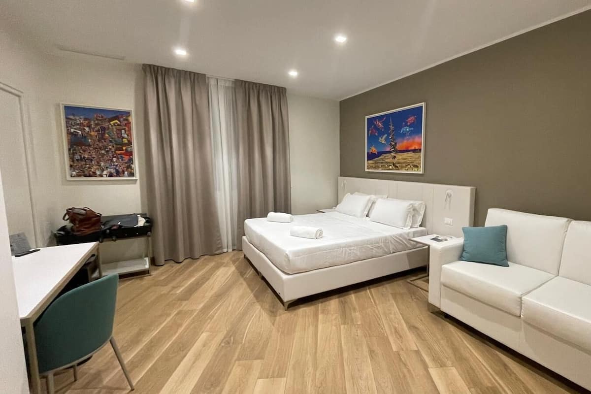 Habitació quàdruple Deluxe | Caixa forta a l'habitació, bressols, wifi gratuïta i roba de llit