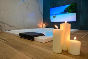 Room (Suite con Piscina Privata)