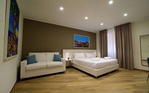 Deluxe Quadruple Room | In-room safe, cribs/infant beds, free WiFi, bed sheets