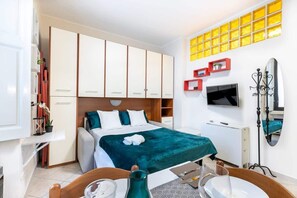 1 bedroom, iron/ironing board, free WiFi, bed sheets