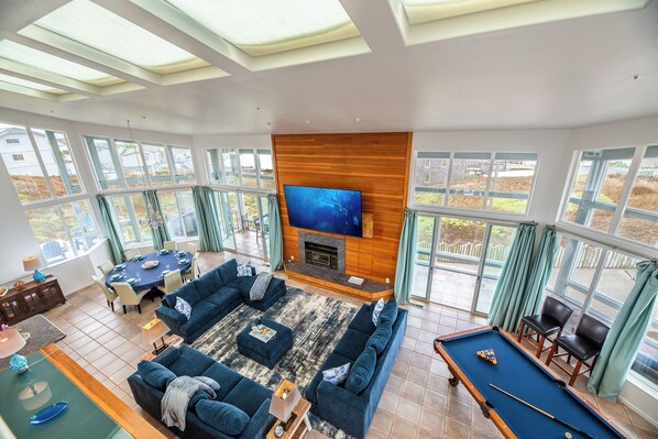 Smart TV, fireplace, ping pong