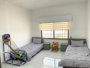 3 bedrooms, in-room safe, iron/ironing board, free WiFi