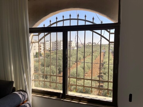 Al Bnyat Hurrya Street , 3-bedroom apartment in Amman