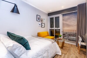 1 bedroom, desk, iron/ironing board, WiFi