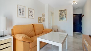 Apartment | Living room - Apartment in Torremolinos With Pool (Torremolinos)