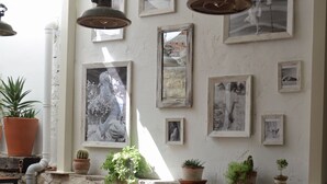 A restaurant interior with leather seating, hanging pendant lights, and framed artwork on the walls. - 8 Design Urla (Urla)