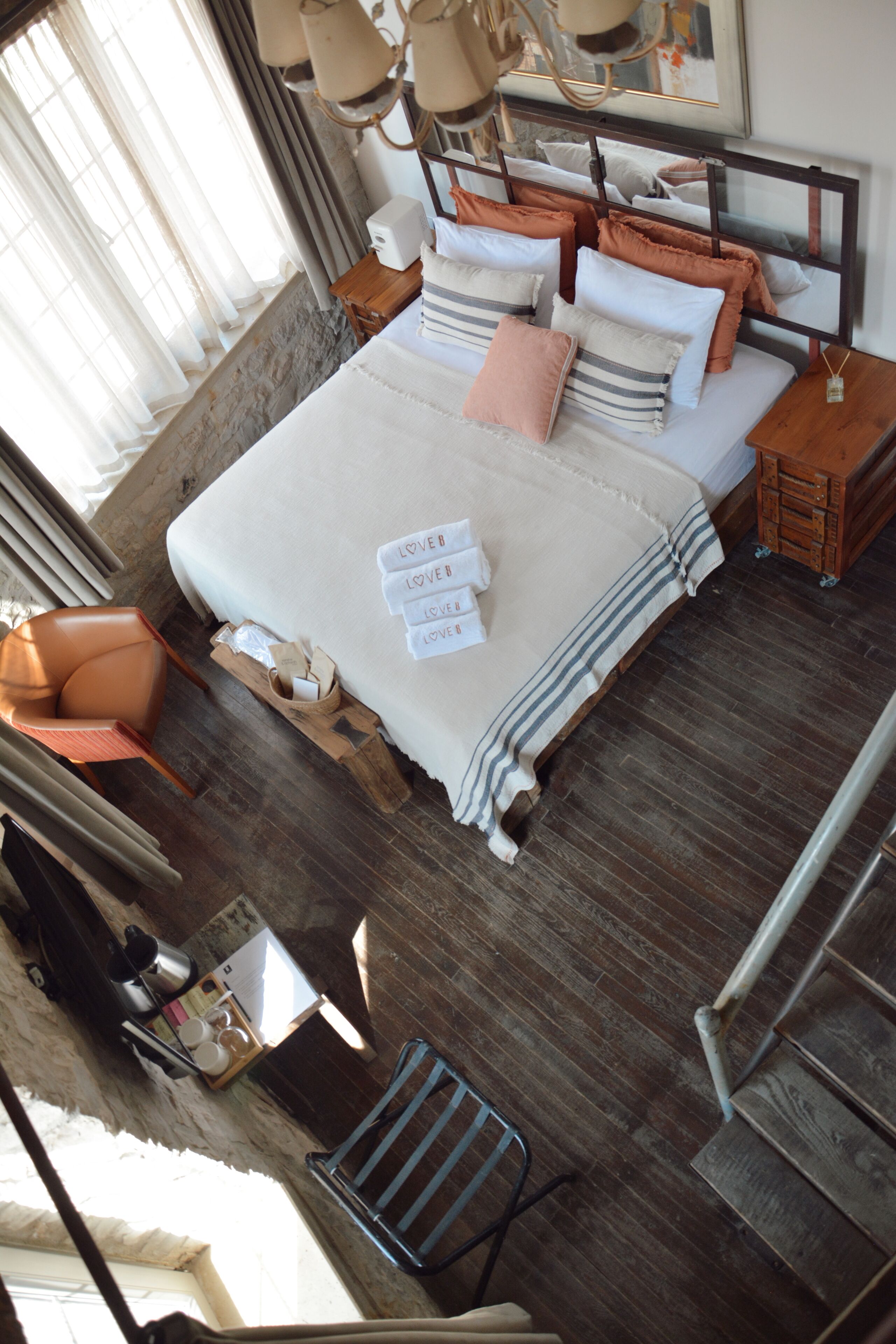 Design Room, Partial Sea View | Living area | 50-cm LED TV with satellite channels