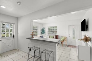 Interior - NEW! Bayside Breeze - Charming Apt Near Bayshore (Tampa)