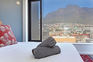 Iron/ironing board, WiFi