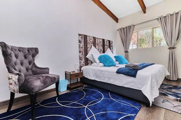 2 bedrooms, iron/ironing board, WiFi