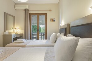 WiFi, bed sheets - Studio Apartment 'Standard  with Garden View 1' with Sea View, Wi-Fi and Air Conditioning (Vasilikos)