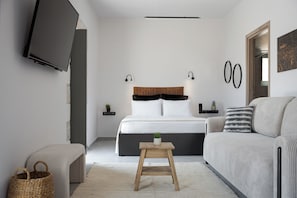 Iron/ironing board, travel cot, free WiFi, bed sheets