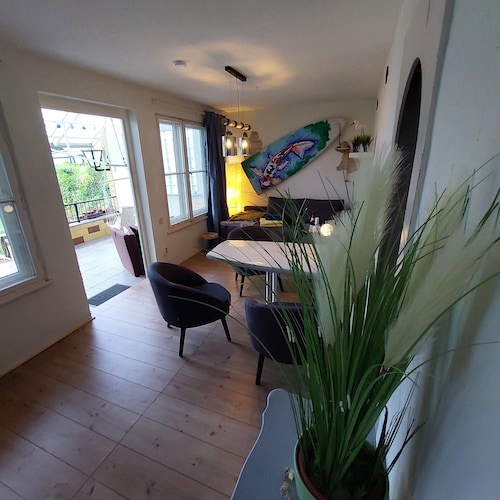 Tiny house by the lake! Lakeside yard with an own jetty and sauna!