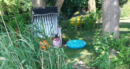 Tiny house by the lake! Lakeside yard with an own jetty and sauna!