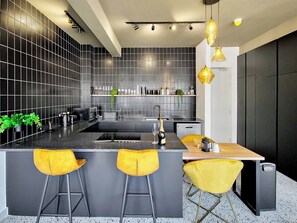 Fridge, microwave, oven, stovetop