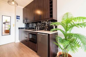 Fridge, stovetop