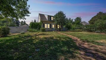 House, 5 Bedrooms | Exterior